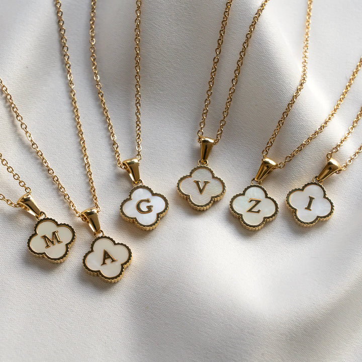Colar Feminino Dourado Trevo com Inicial
