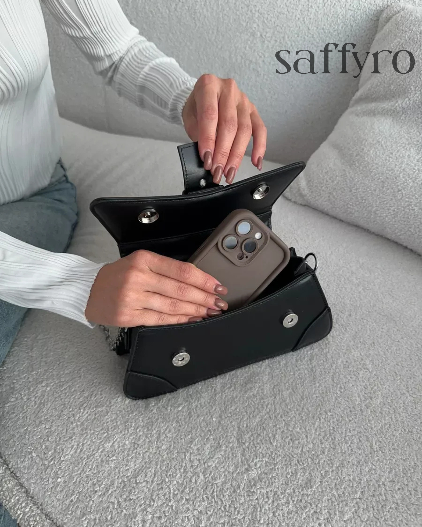 Bolsa Feminina em Couro Preta Saffyra