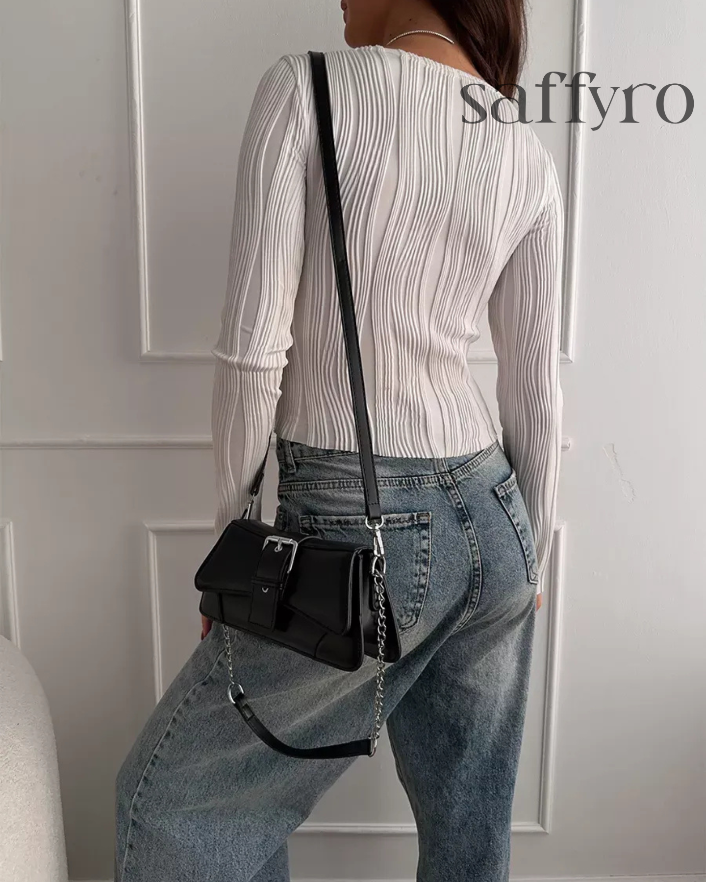 Bolsa Feminina em Couro Preta Saffyra