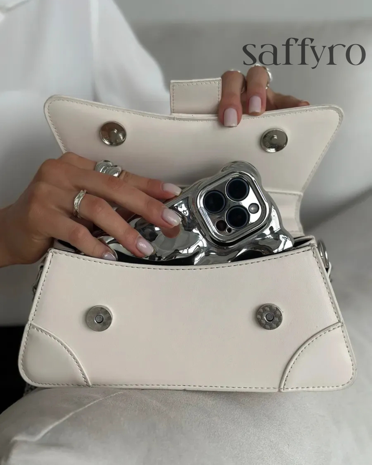 Bolsa Feminina em Couro Branca Betina