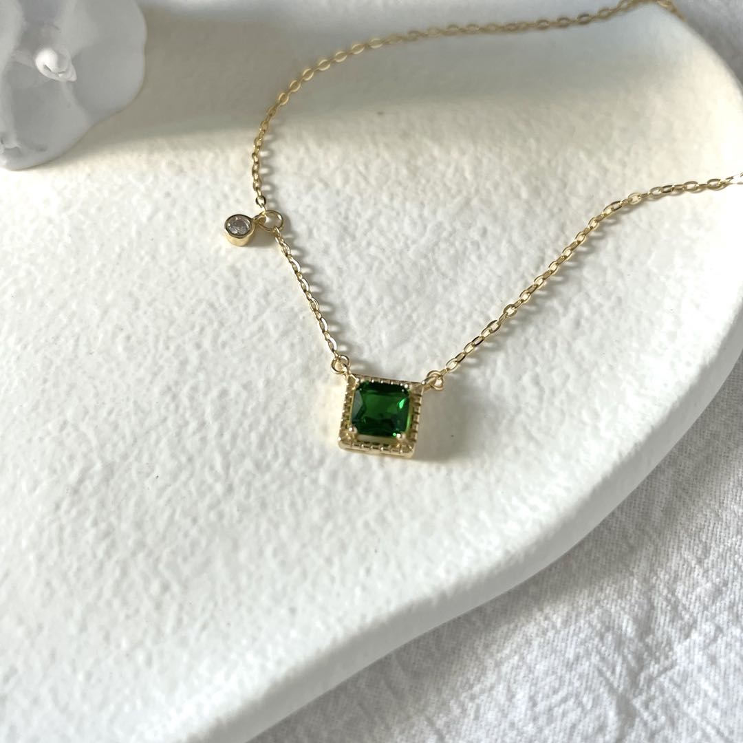 Colar Feminino Dourado Aldora