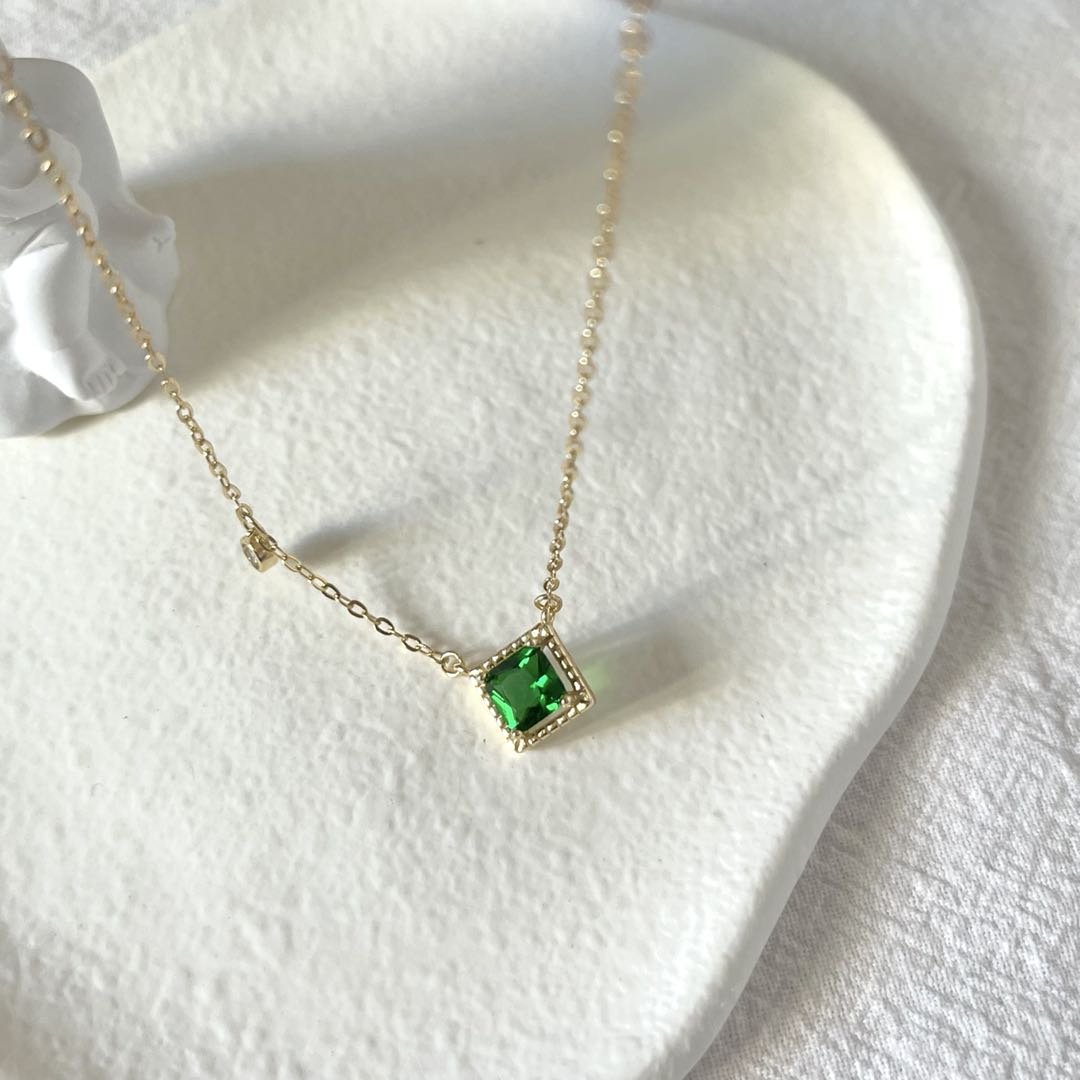 Colar Feminino Dourado Aldora