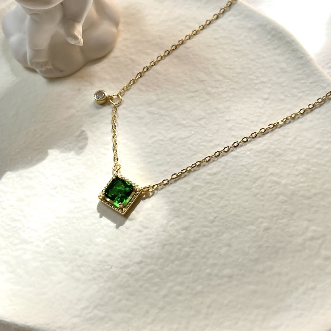 Colar Feminino Dourado Aldora