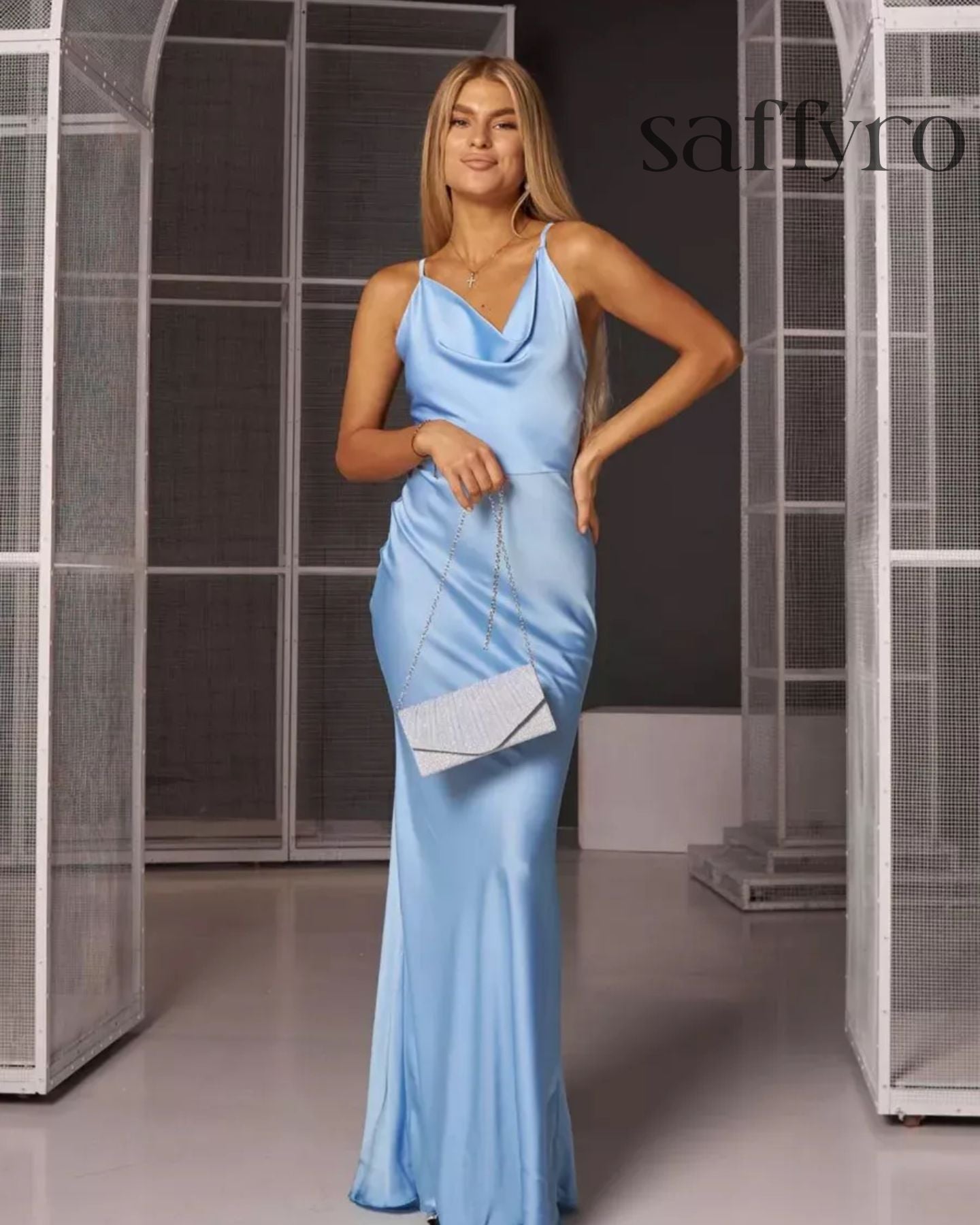 Bolsa Feminina Clutch para Noites Brilhante com corrente