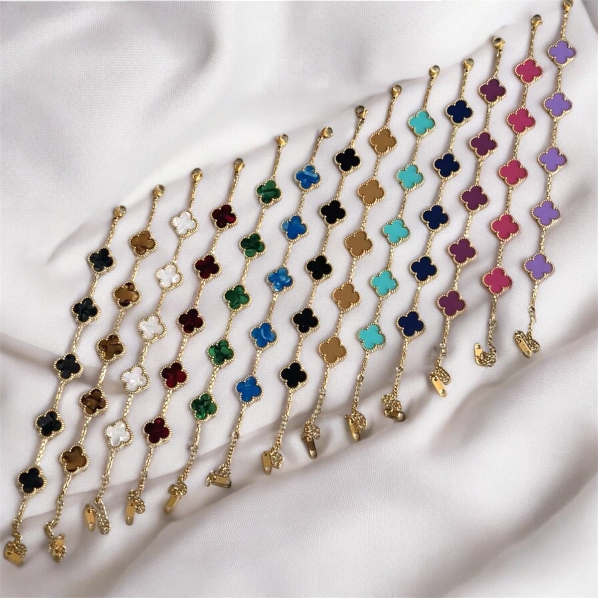 Pulseira Feminina Trevo Mini Dourada