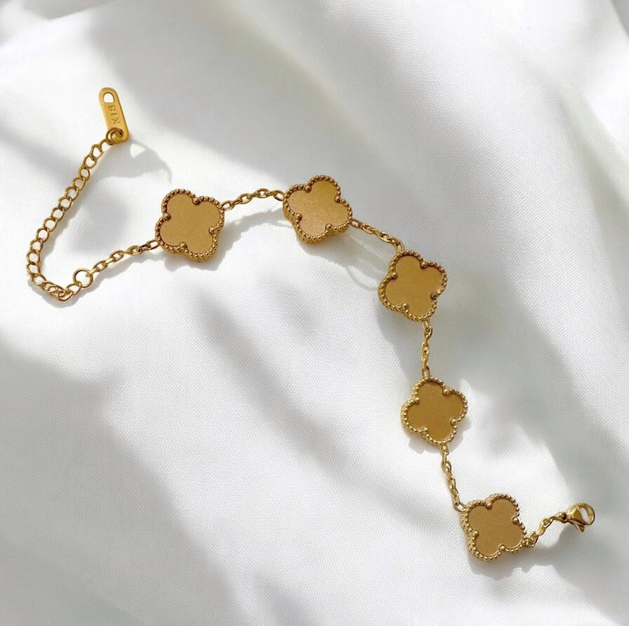 Pulseira Feminina Trevo Mini Dourada