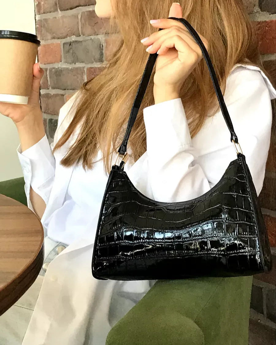 Bolsa Feminina Preta em Couro Legítimo de Ombro