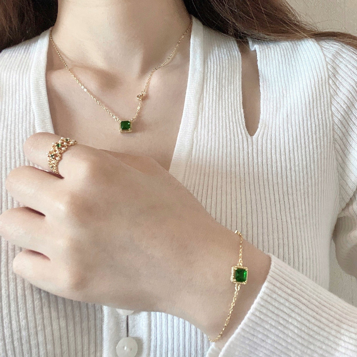 Colar Feminino Dourado Aldora