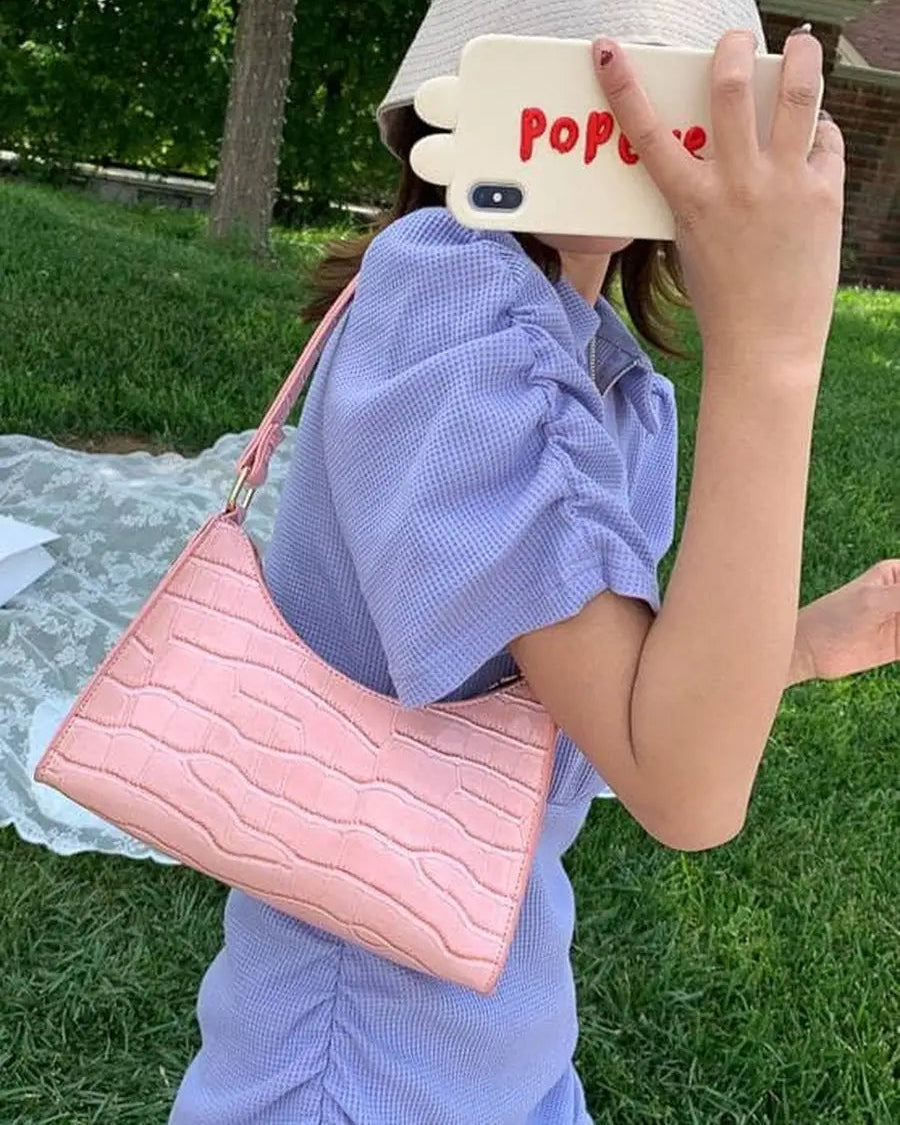 Bolsa Feminina Preta em Couro Legítimo de Ombro