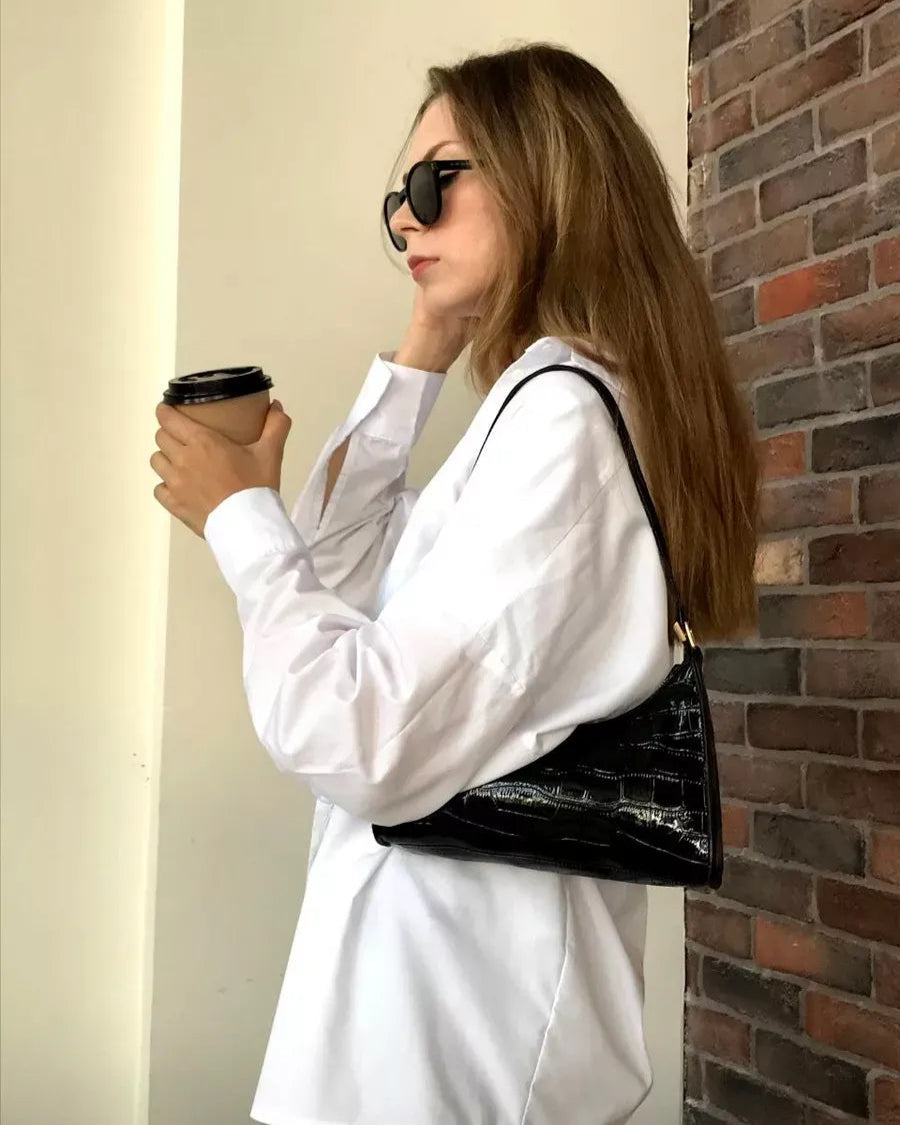 Bolsa Feminina Preta em Couro Legítimo de Ombro