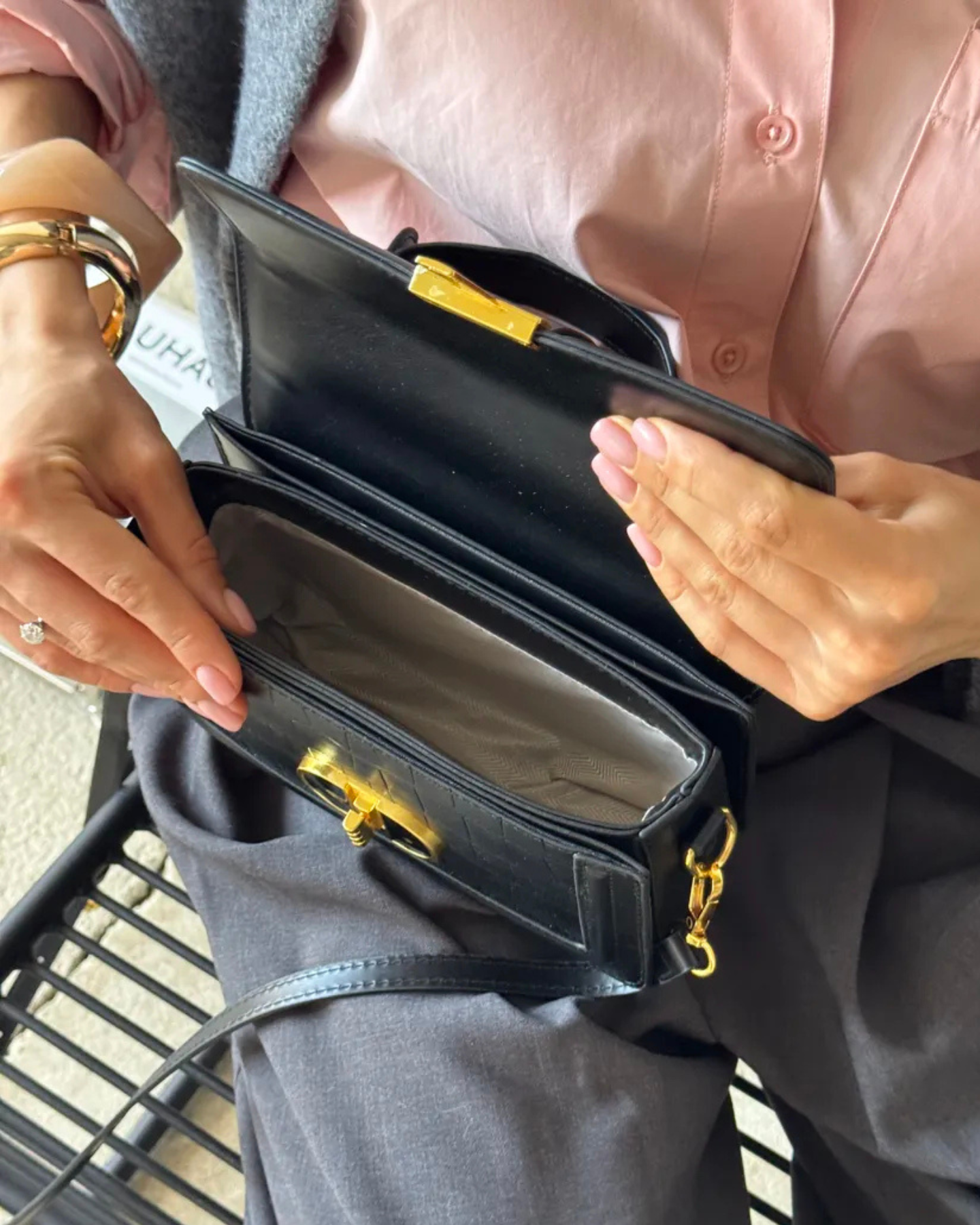 Bolsa Feminina Pequena Preta Flosé De Couro Legítimo