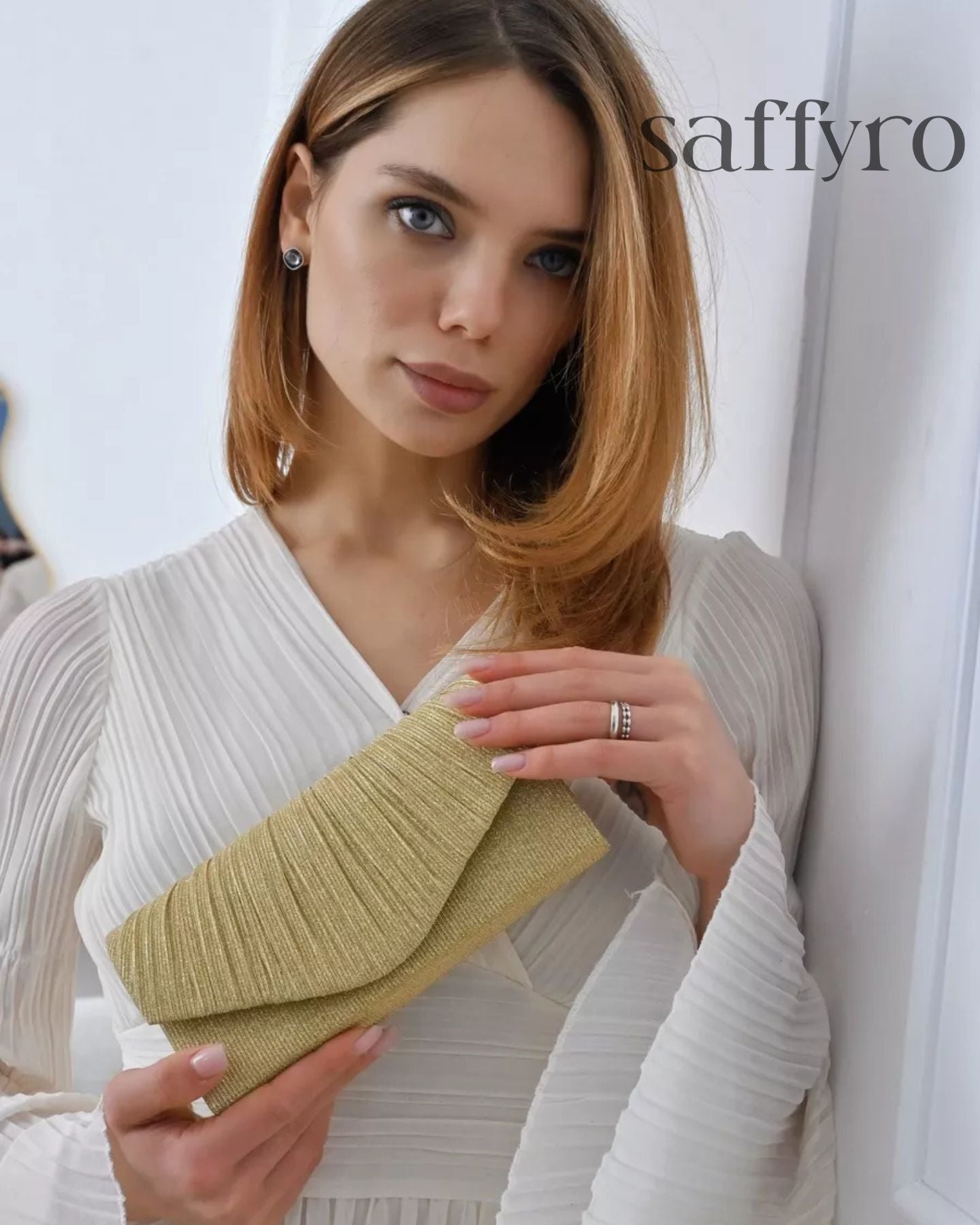 Bolsa Feminina Clutch para Noites Brilhante com corrente
