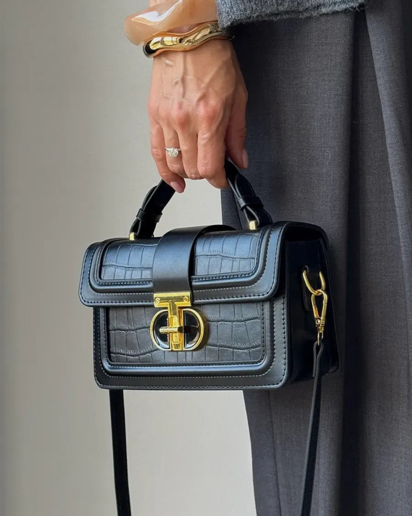 Bolsa Feminina Pequena Preta Flosé De Couro Legítimo