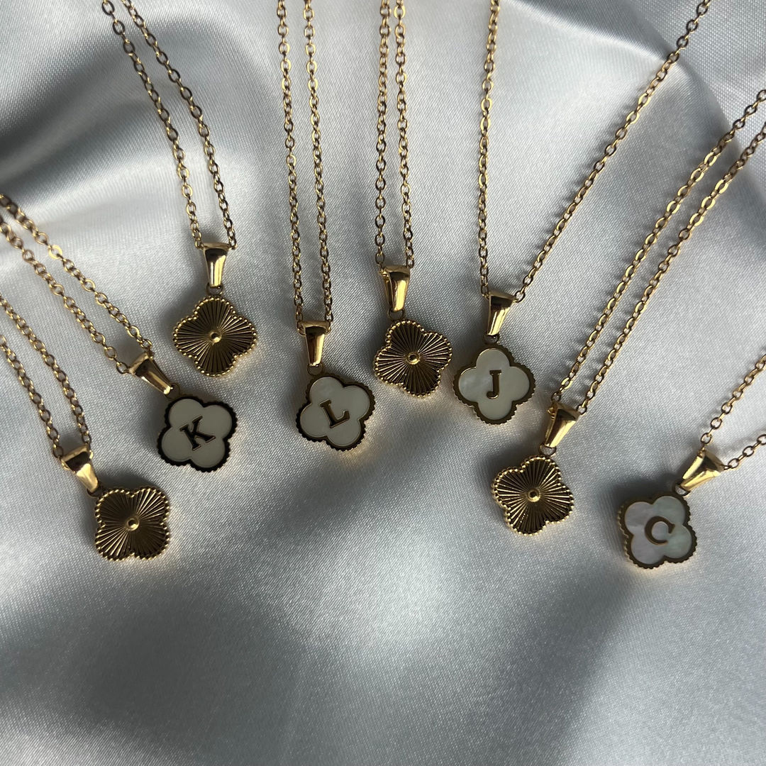 Colar Feminino Dourado Trevo com Inicial