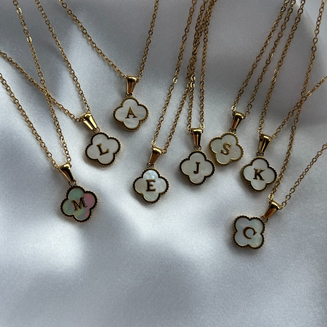 Colar Feminino Dourado Trevo com Inicial