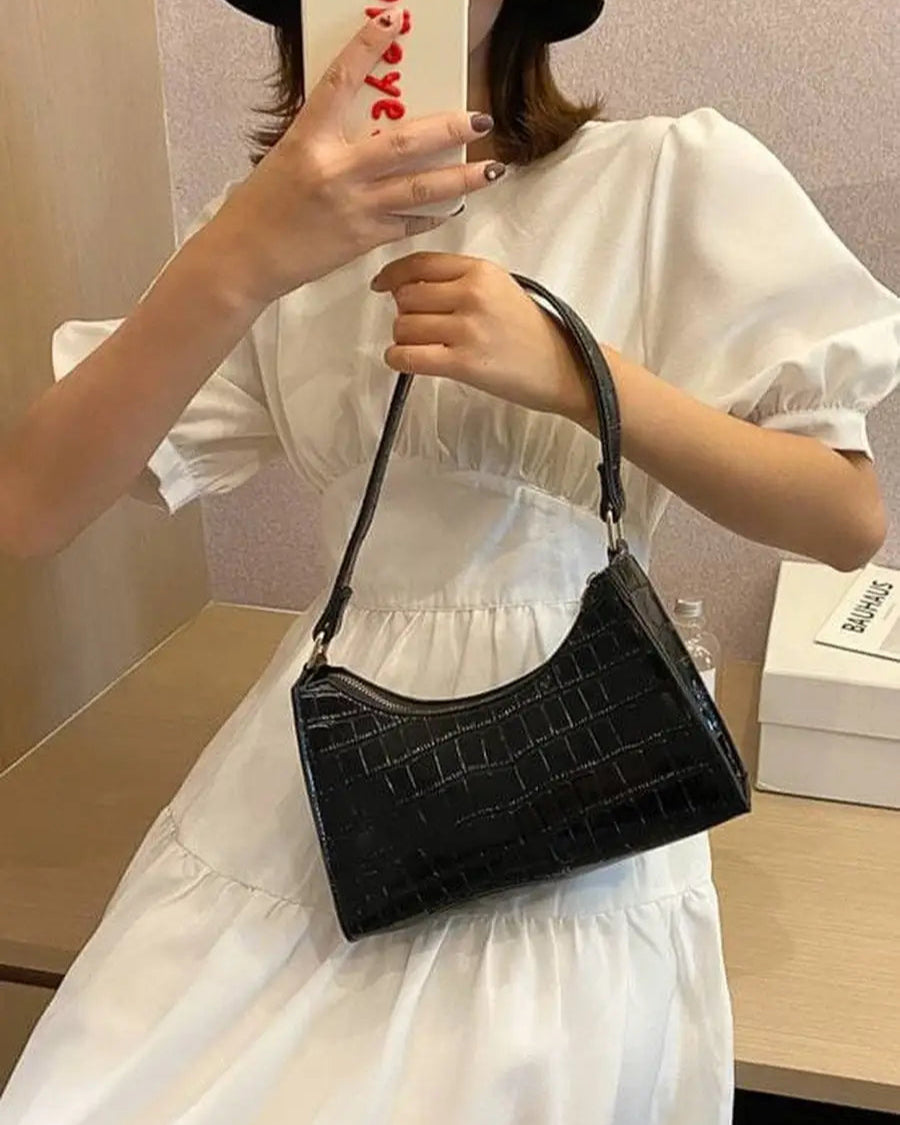 Bolsa Feminina Preta em Couro Legítimo de Ombro