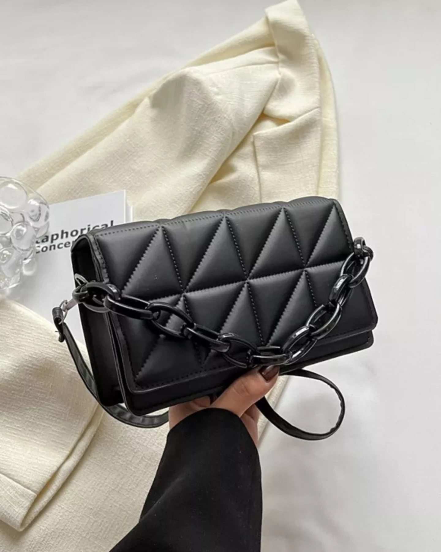 Bolsa Feminina Alça Corrente em Couro