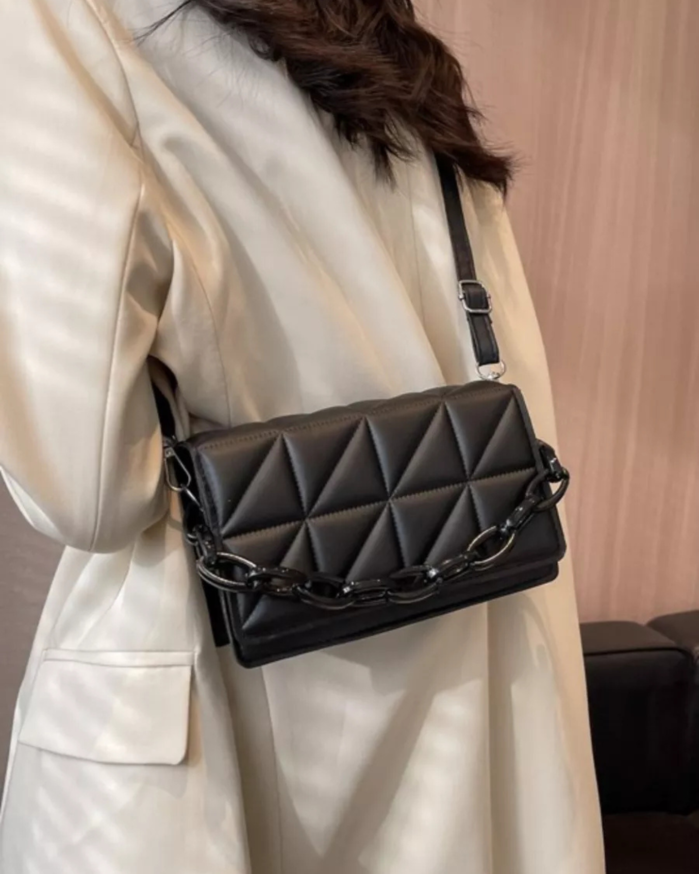 Bolsa Feminina Alça Corrente em Couro