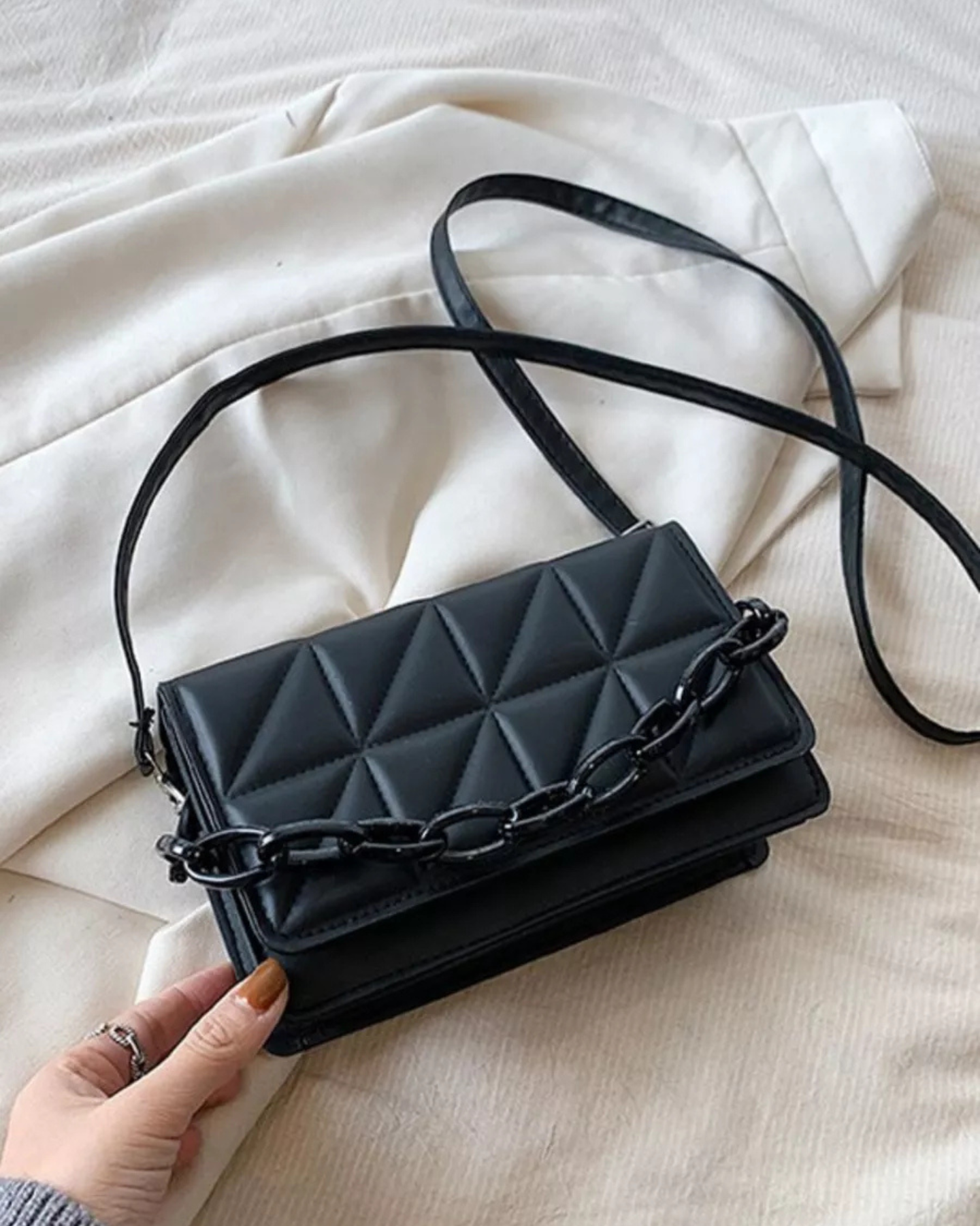 Bolsa Feminina Alça Corrente em Couro