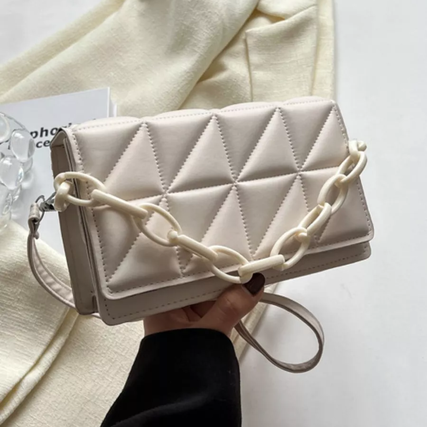 Bolsa Feminina Alça Corrente em Couro