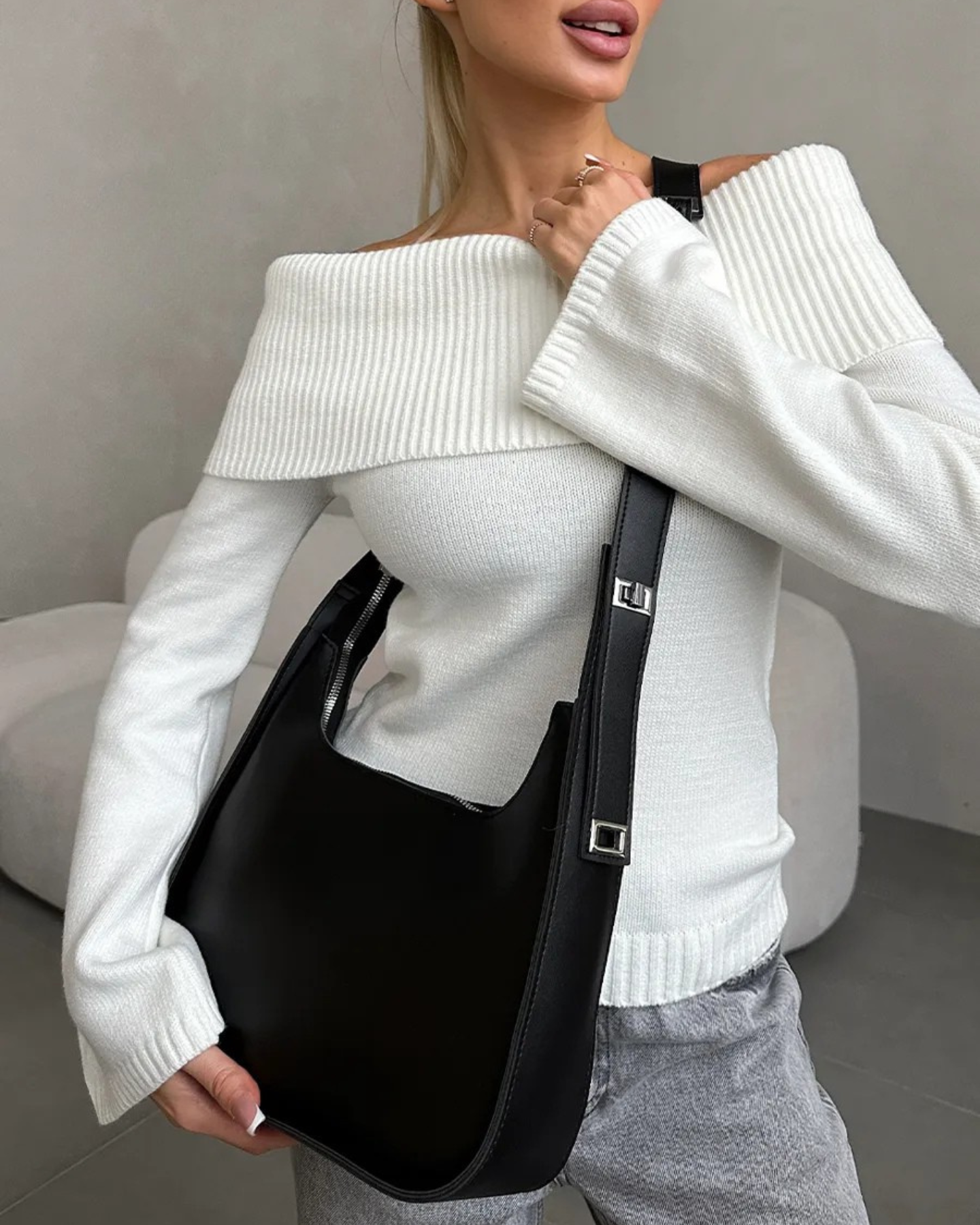 Bolsa Feminina Preta de Ombro em Couro Legítimo