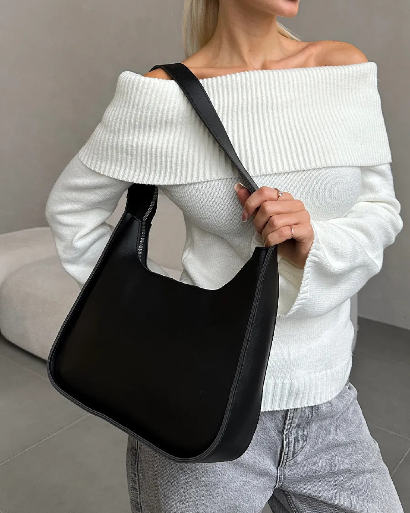Bolsa Feminina Preta de Ombro em Couro Legítimo