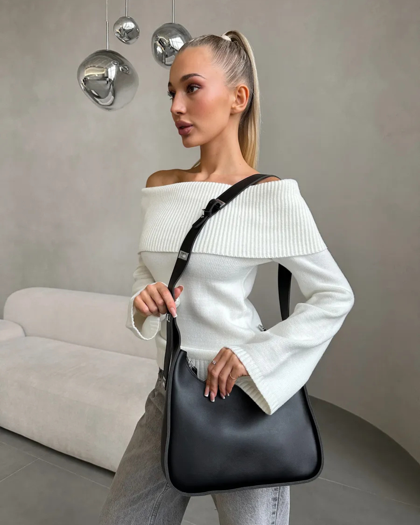 Bolsa Feminina Preta de Ombro em Couro Legítimo