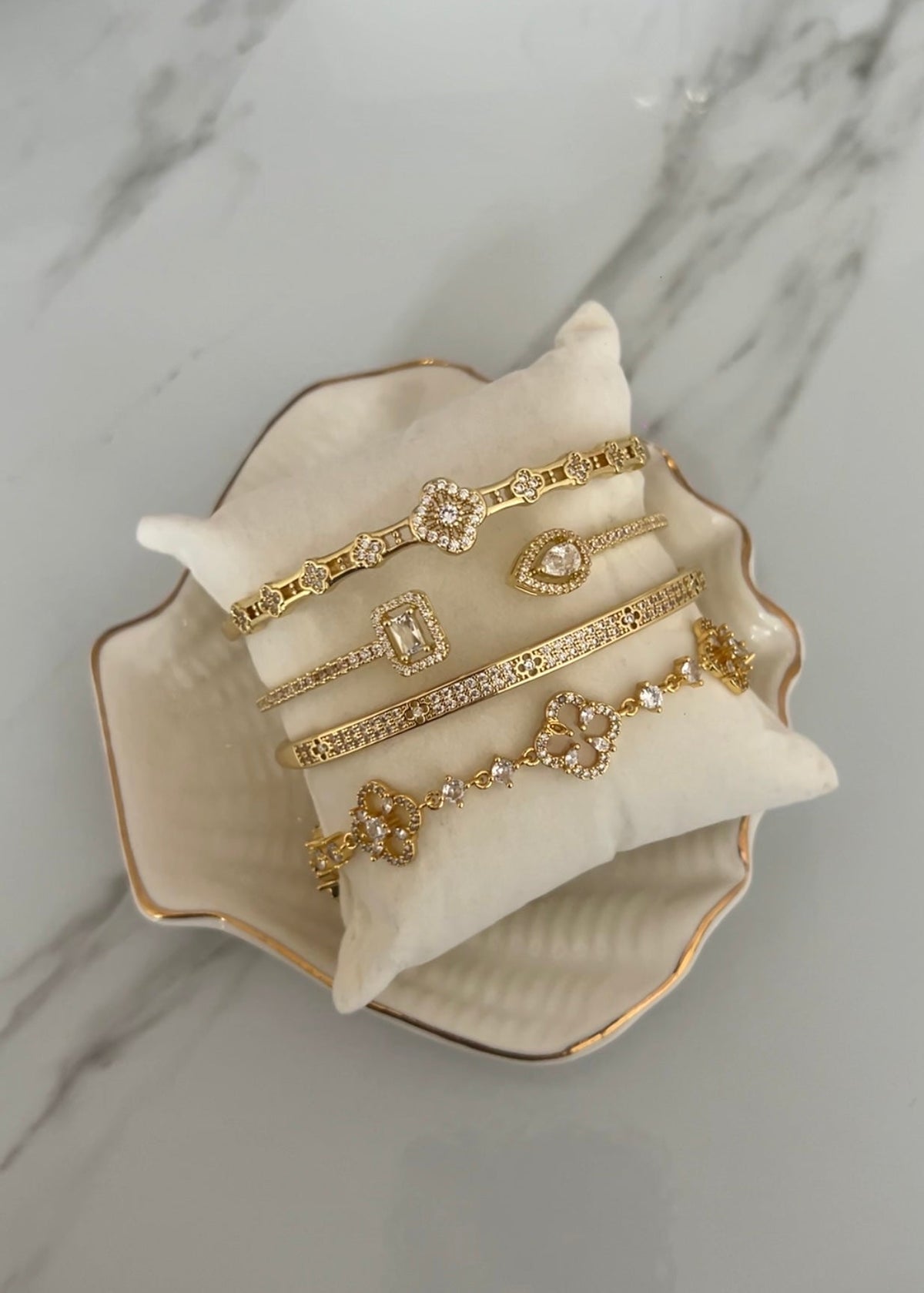 Mix Feminino Dourado de Pulseiras