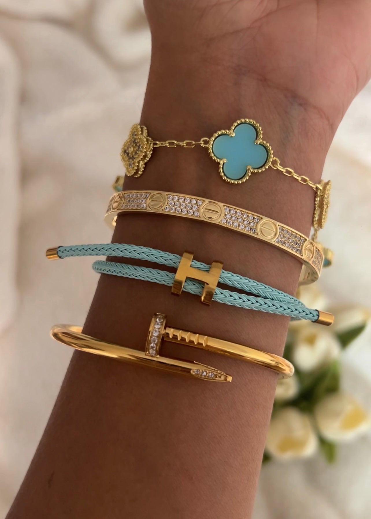 Pulseira Feminina de Trevo - Cores Mistas