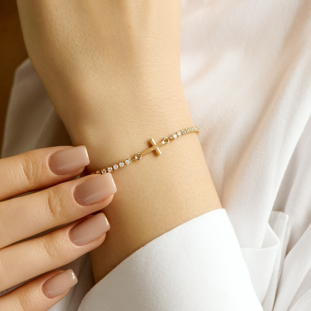 Pulseira Cruz Dourada Cravejada