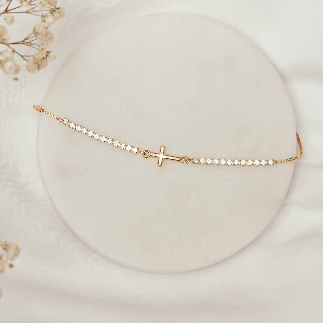 Pulseira Cruz Dourada Cravejada