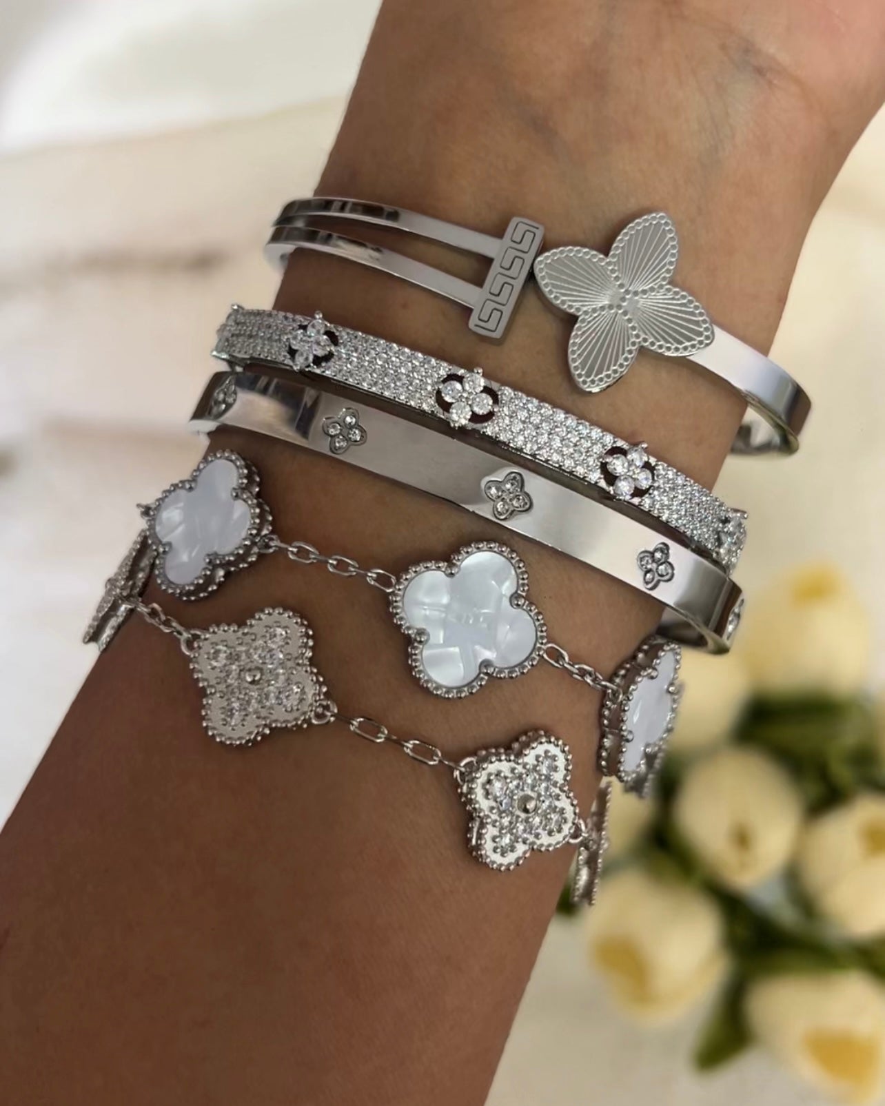 Pulseira Feminina de Trevo - Cores Mistas