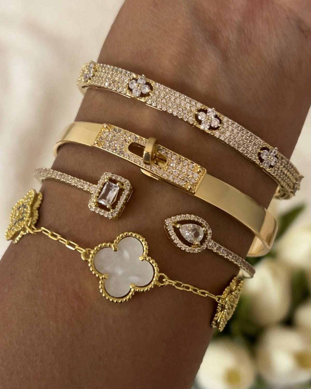 Pulseira Feminina de Trevo - Cores Mistas