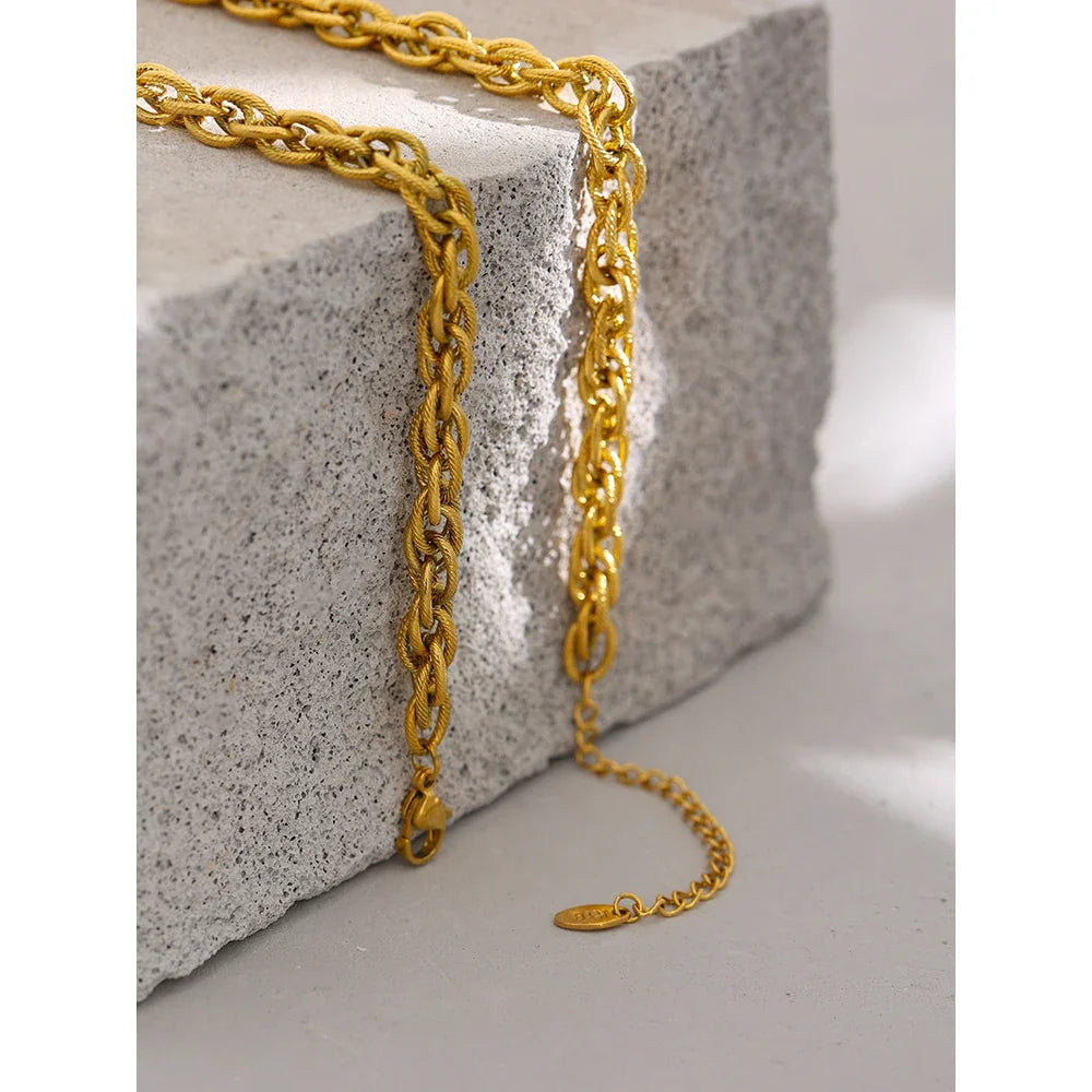 Colar Feminino Dourado Elus