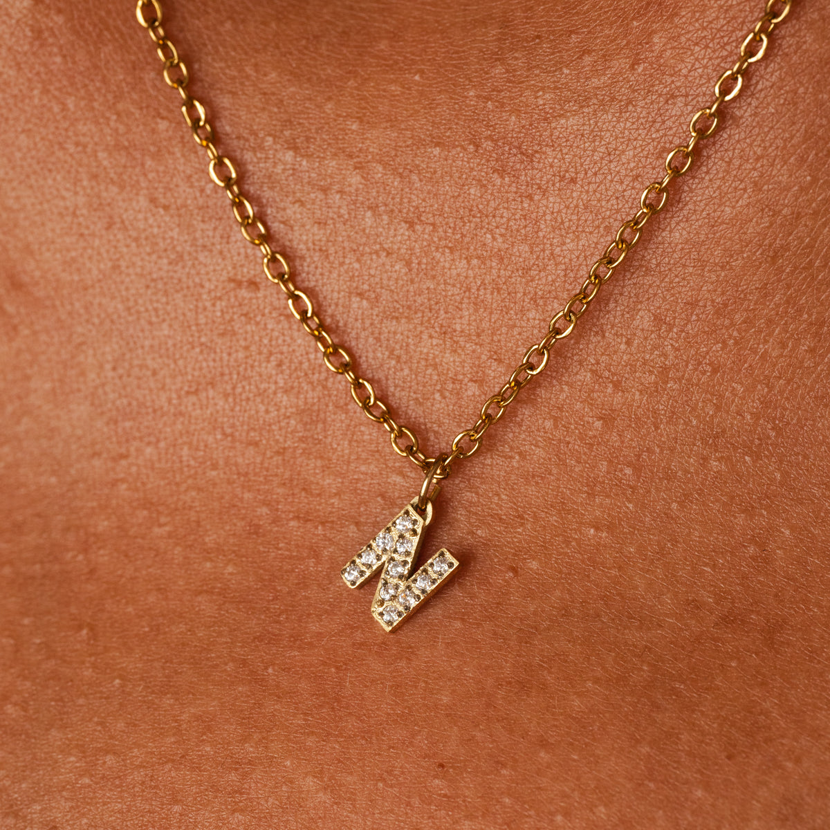 Colar Saffy Inicial Cravejado Banhado Ouro 18K