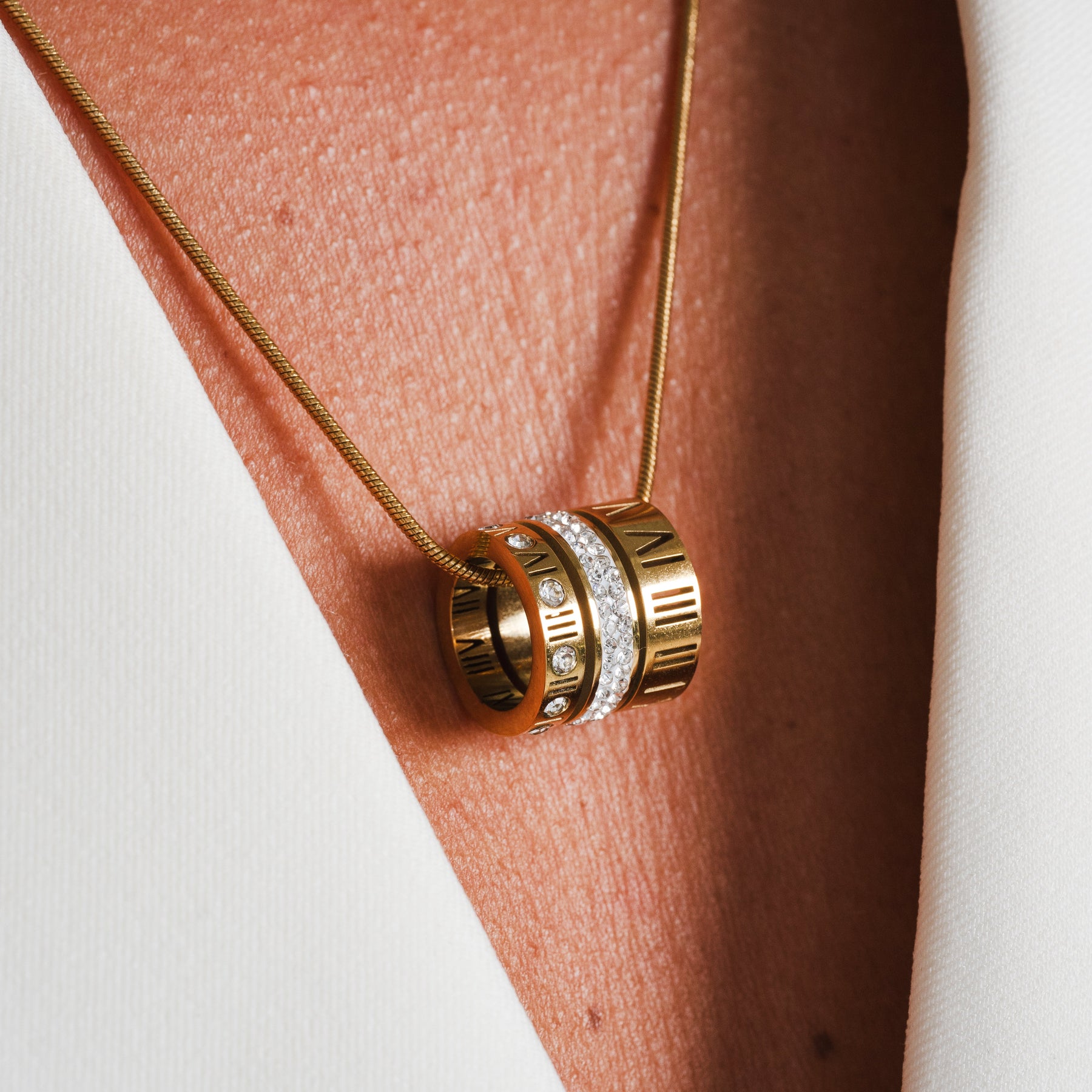 Colar Feminino de Anel Romano Dourado