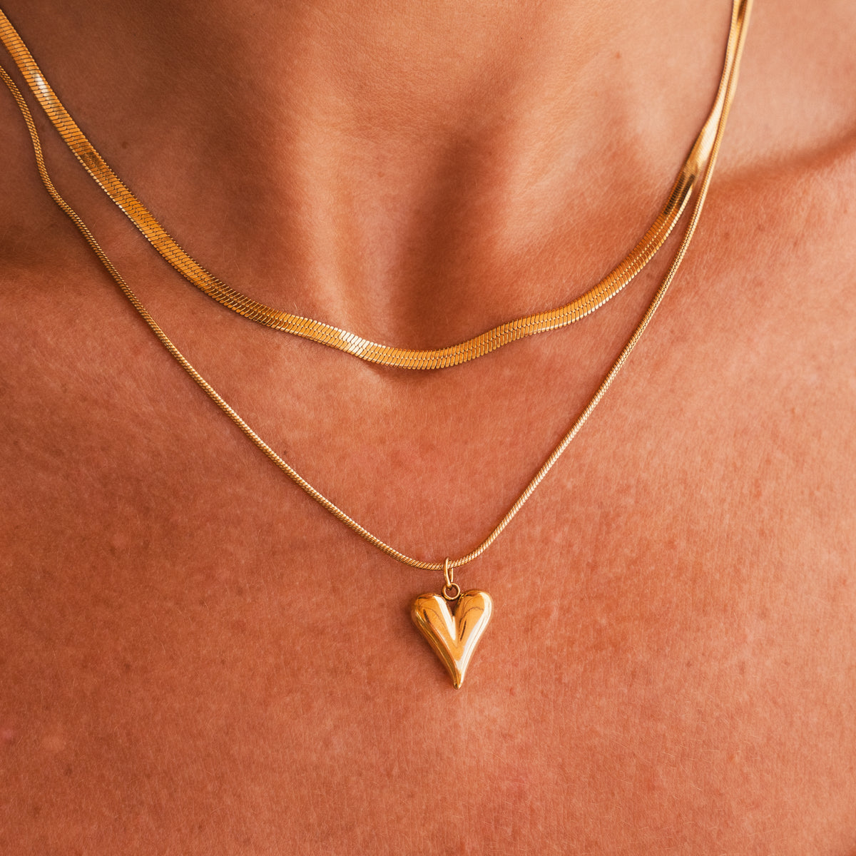 Colar Feminino em Camadas Coração Esculpido