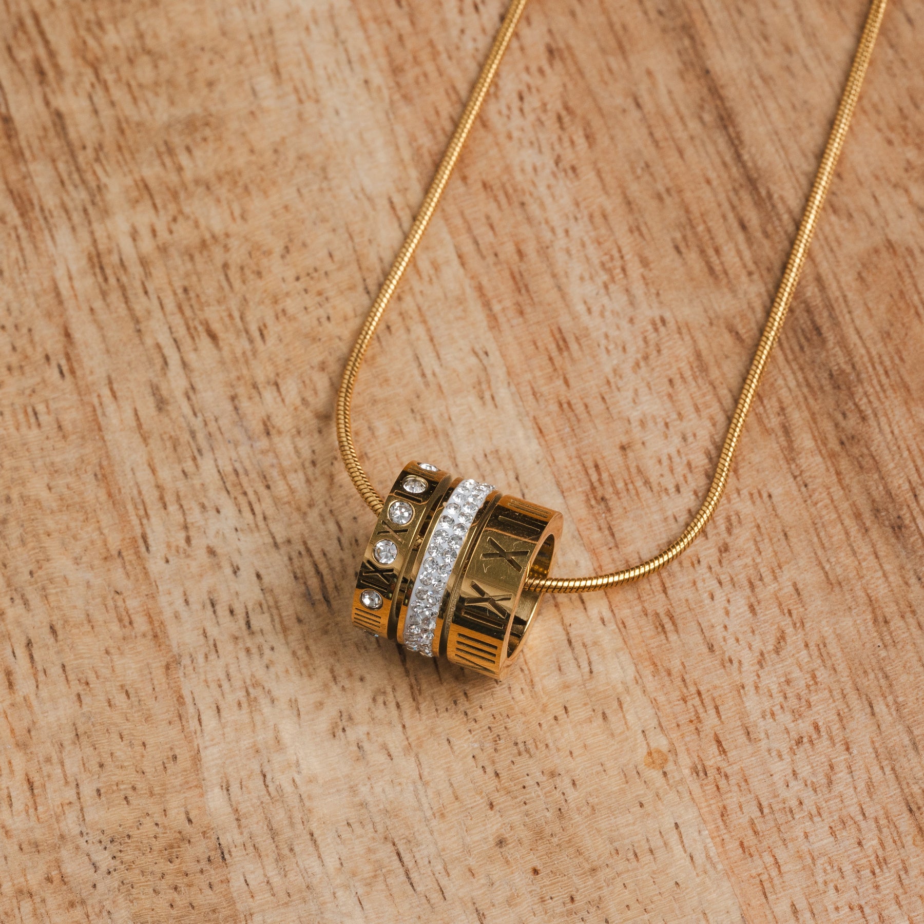 Colar Feminino de Anel Romano Dourado