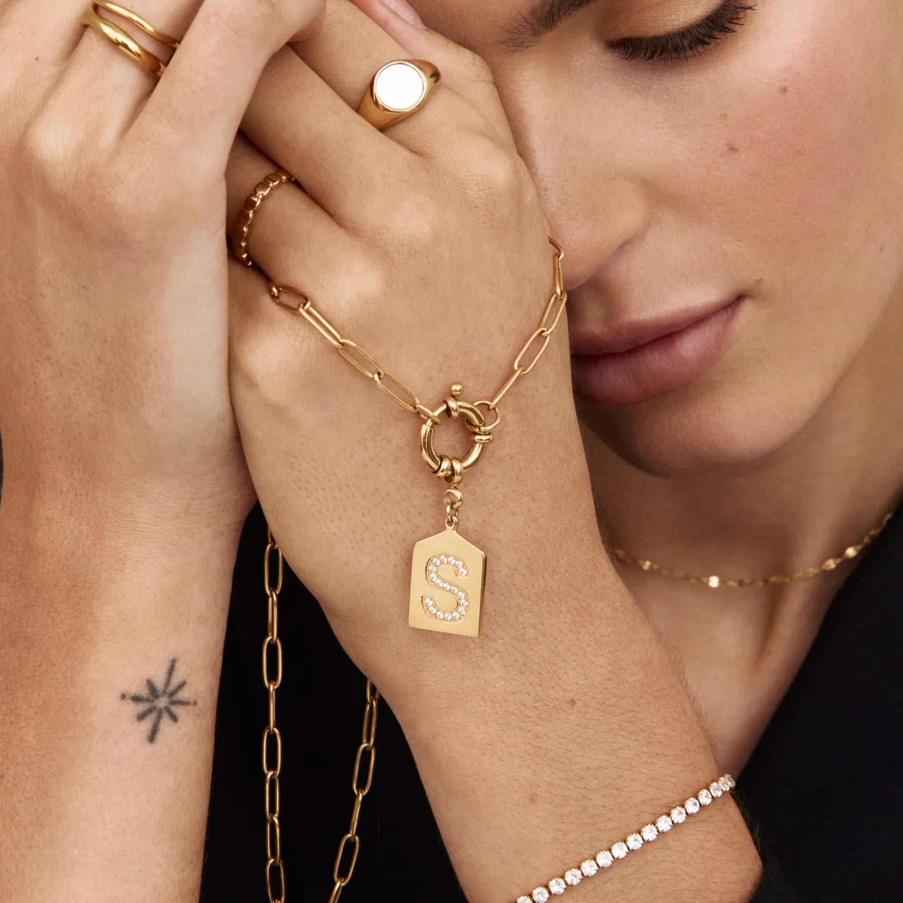 Colar Inicial Cravejado Banhado Ouro 18K