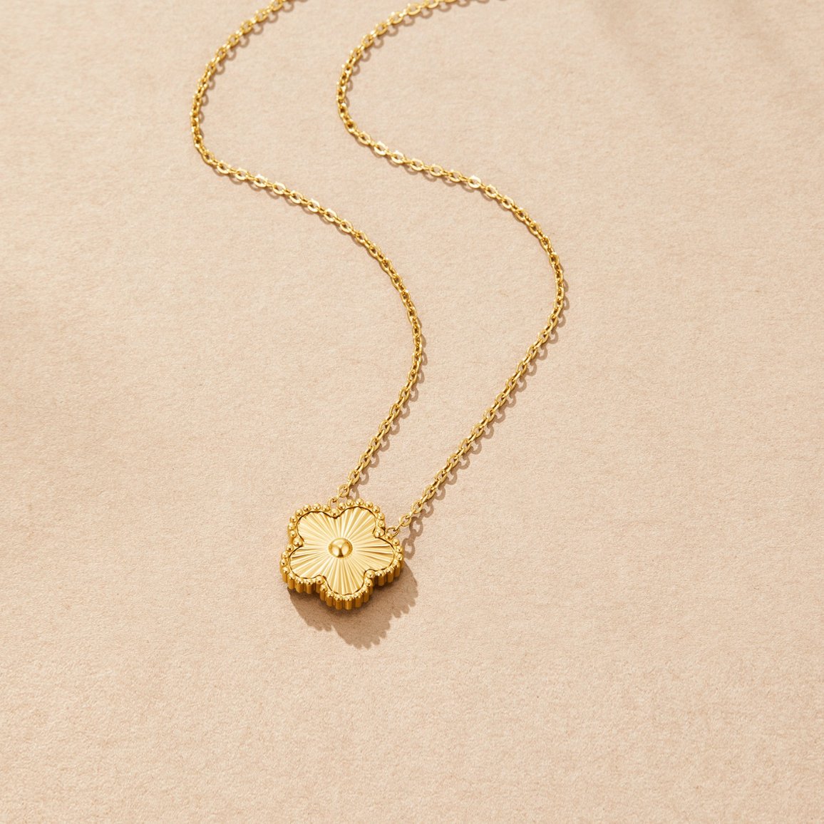 Colar Feminino Dourado de Trevo dourado