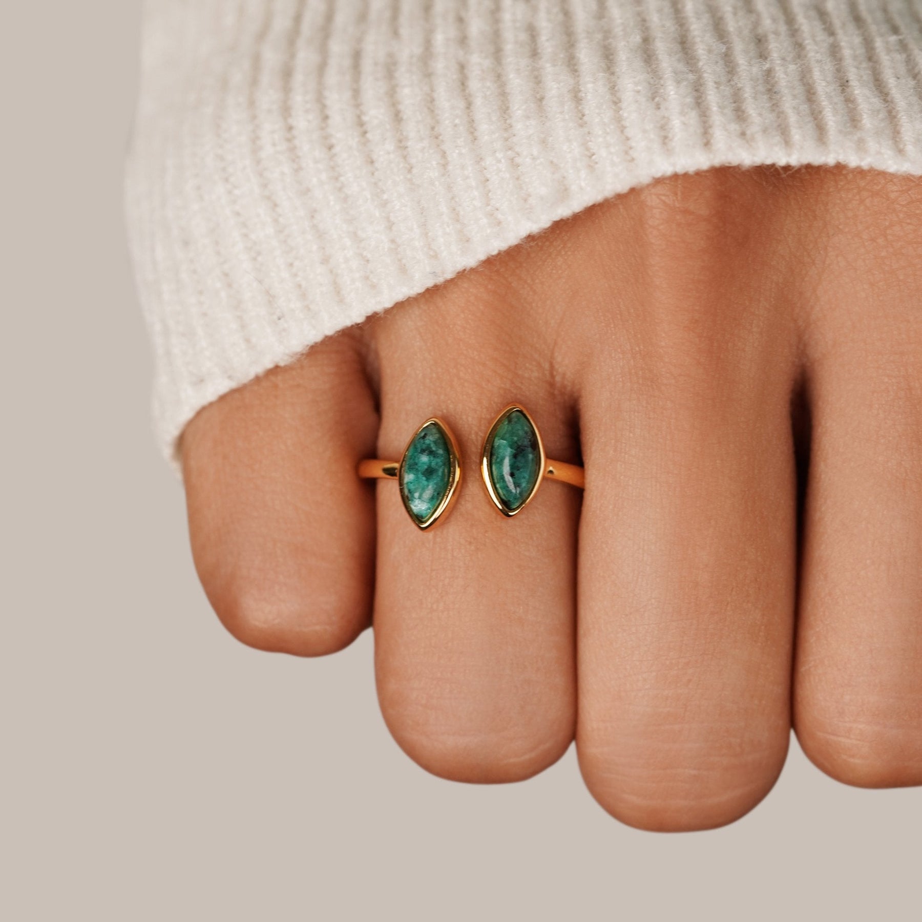 Anel Feminino de Envoltório Jade Verde.