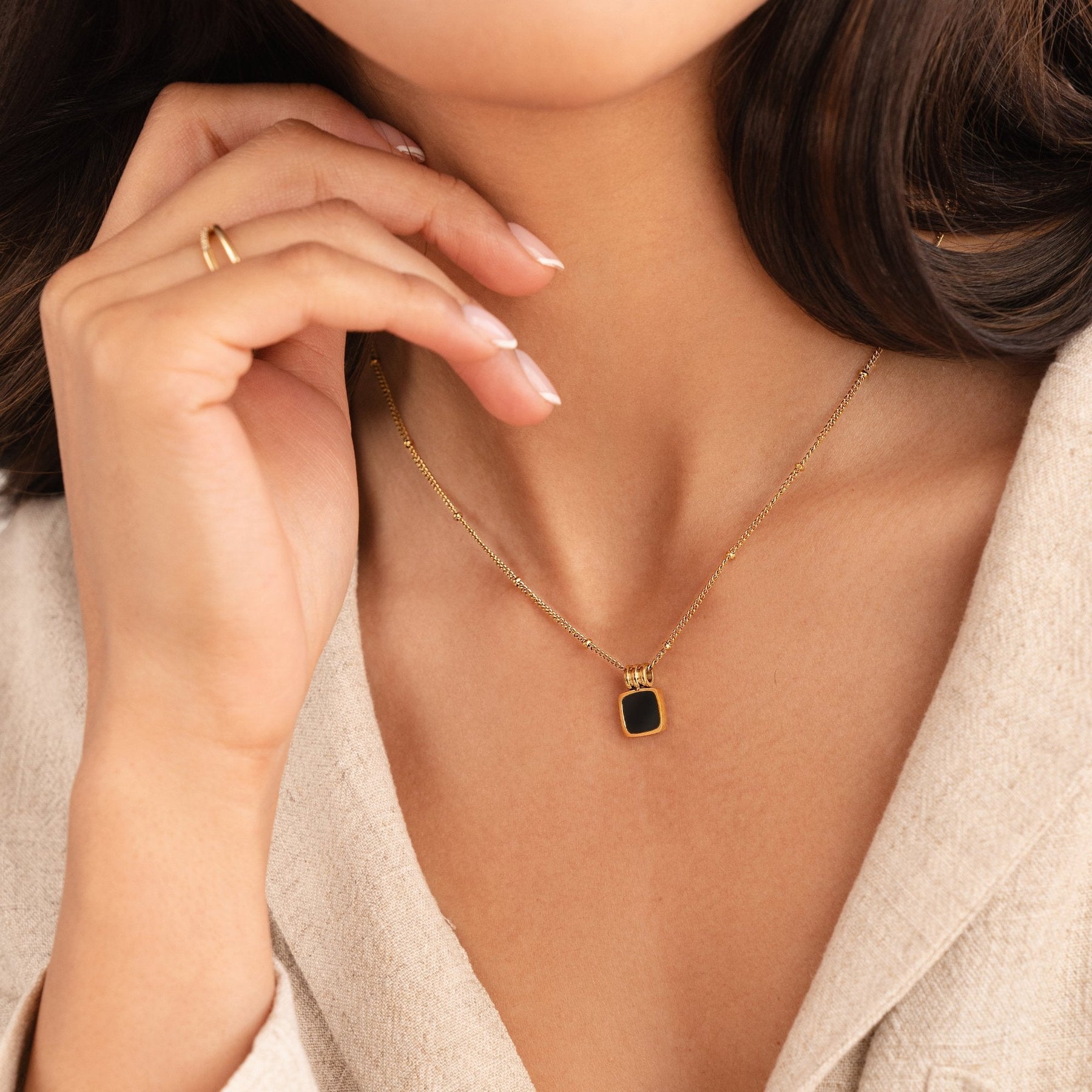 Colar Feminino  Dourado de Crystal Preto