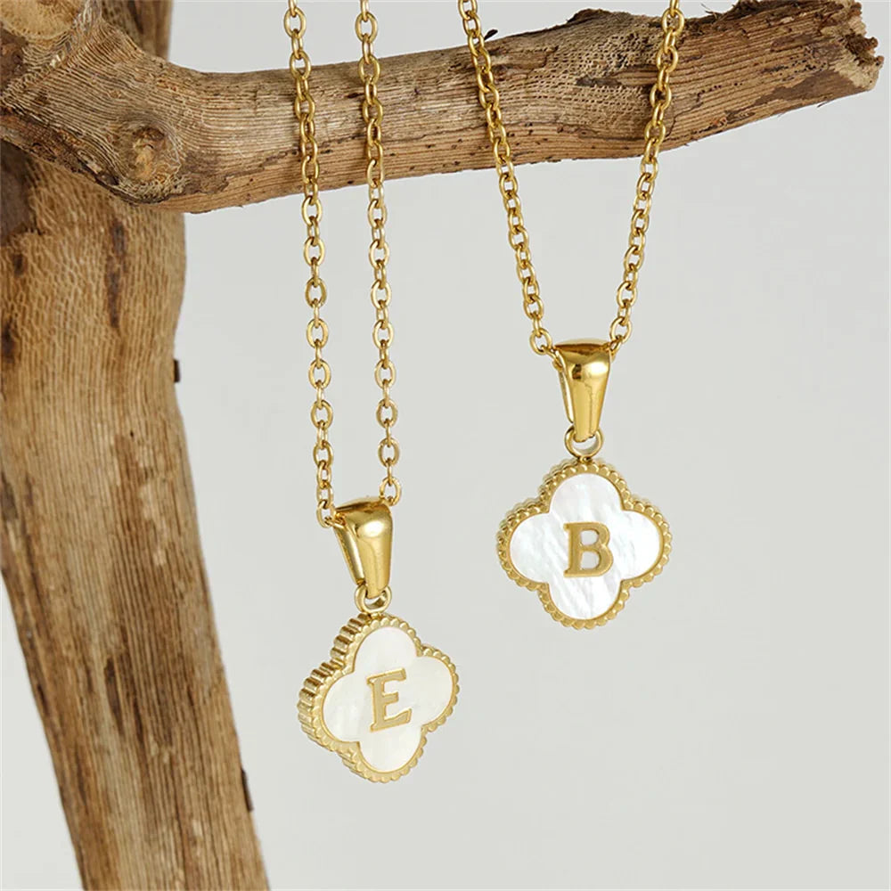 Colar Feminino Dourado Trevo com Inicial