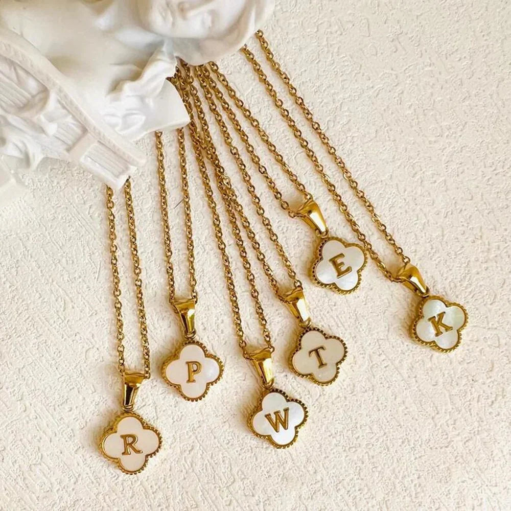 Colar Feminino Dourado Trevo com Inicial