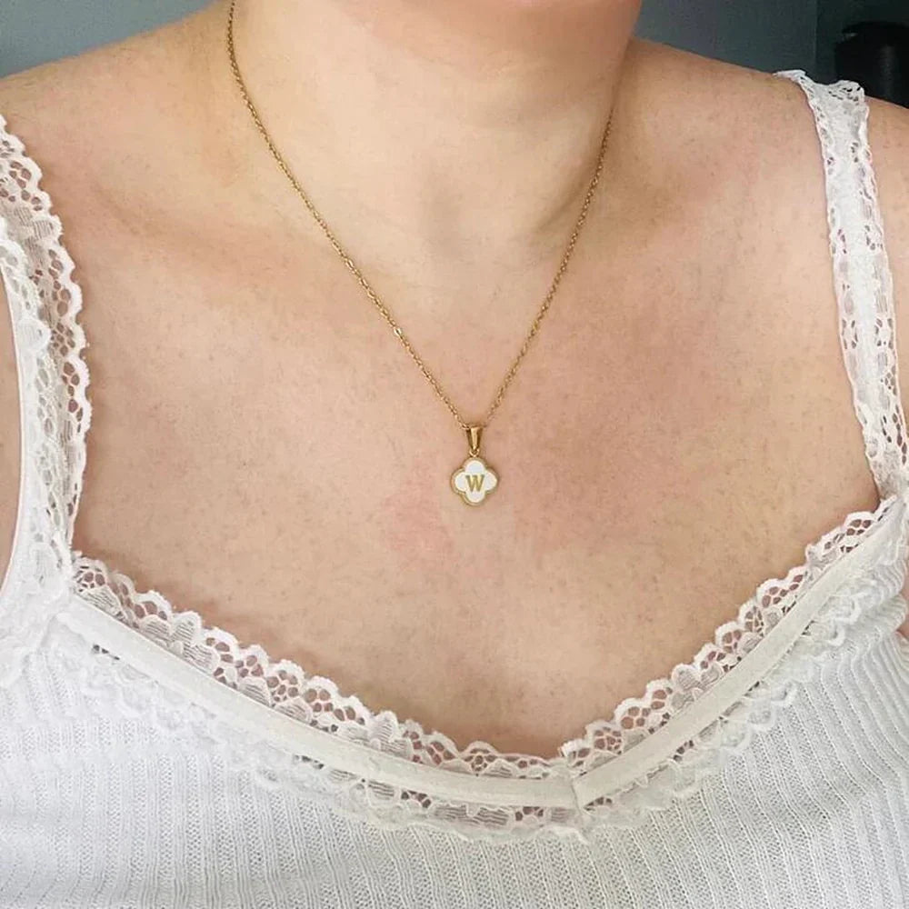Colar Feminino Dourado Trevo com Inicial