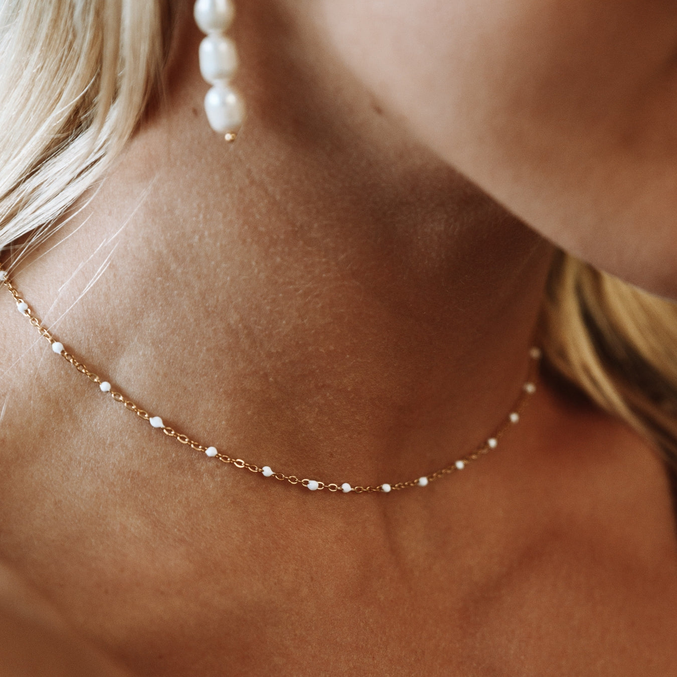 Colar Choker de Miçangas Banhado Ouro 18K
