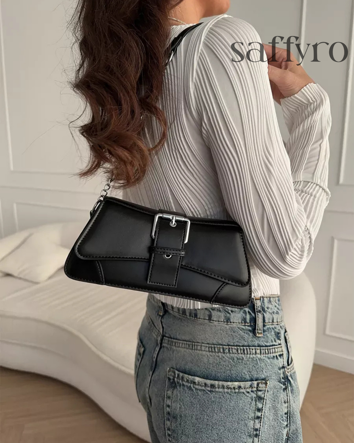 Bolsa Feminina em Couro Preta Saffyra