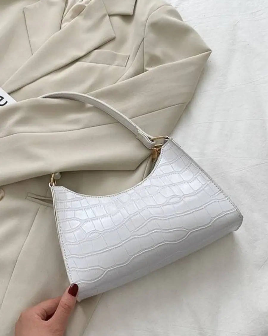 Bolsa Feminina Preta em Couro Legítimo de Ombro