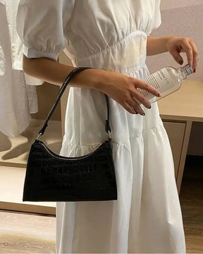Bolsa Feminina Preta em Couro Legítimo de Ombro