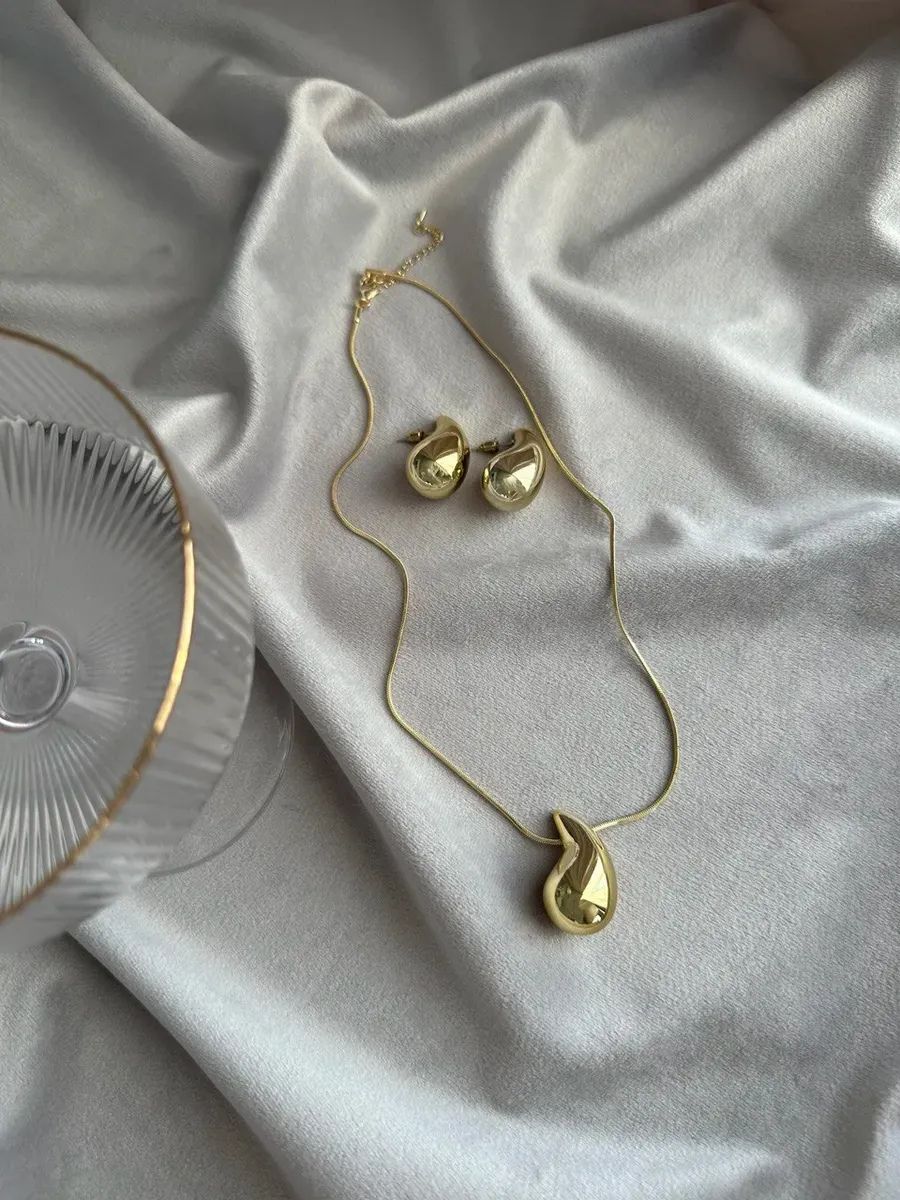 Conjunto Colar e Brinco Gota Saffy